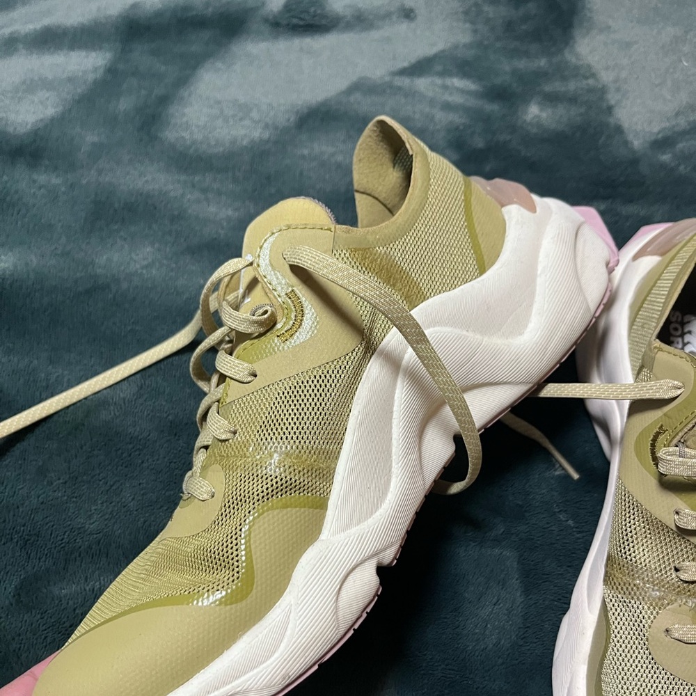 Women’s shoe